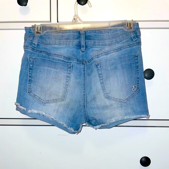 Women’s jean shorts - Picture 2 of 2